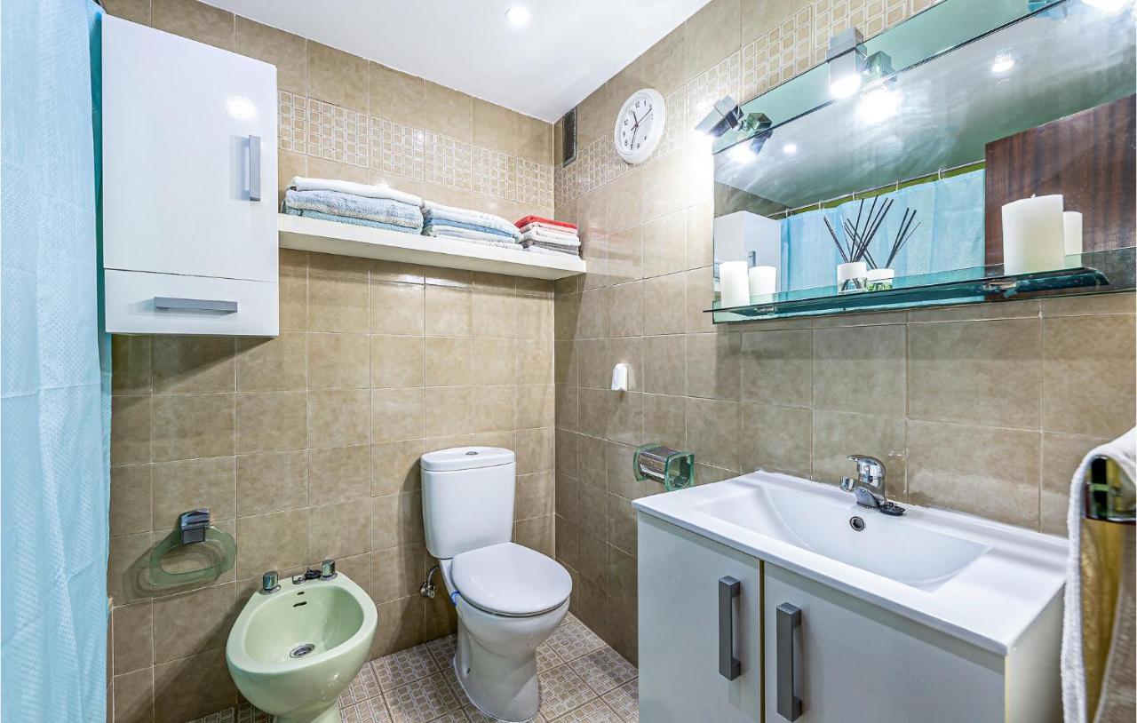 4 Bedroom Nice Apartment In Torremolinos Exterior foto